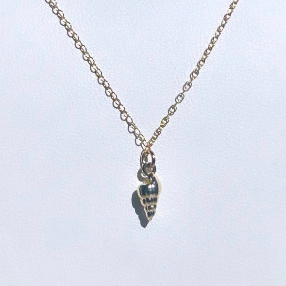 Mineral and Matter Banded Tulip Sea Shell Necklace