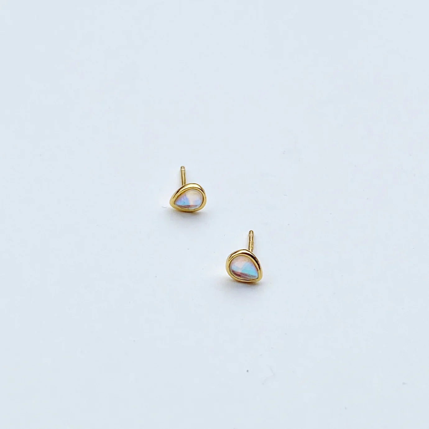 Ear Kit Opal Teardrop Studs
