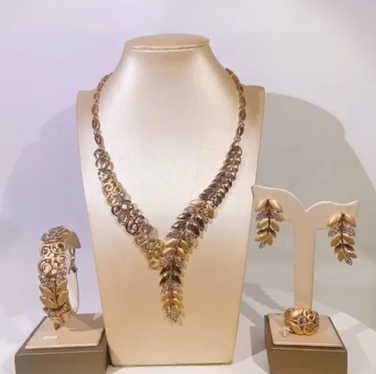 Leafy Studs Brazilian Jewelry Set