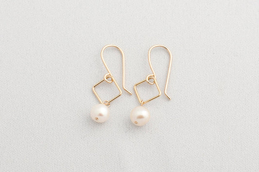 Jen Ellis - Mona Pearl Earrings